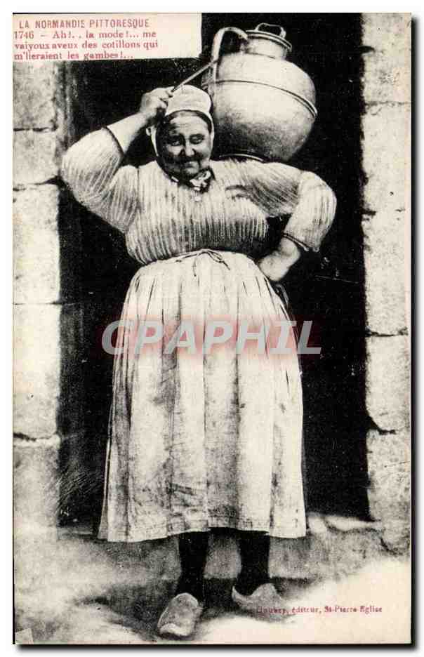 CPA La Normandie pittoresque Vieille femme (folklore coiffe costume)
