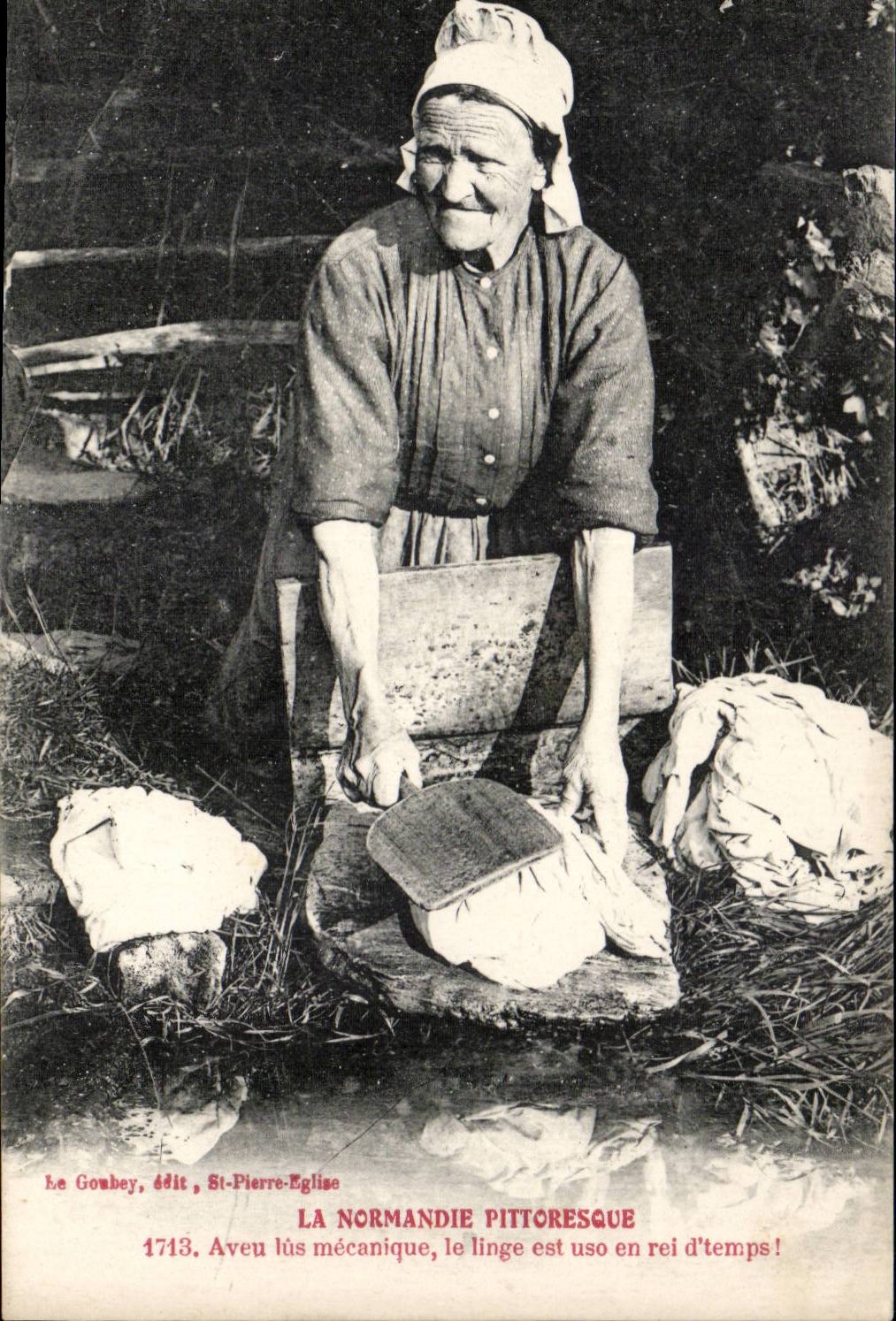 CPA La Normandie pittoresque Qvey lus mecanique (folklore coiffe costume)