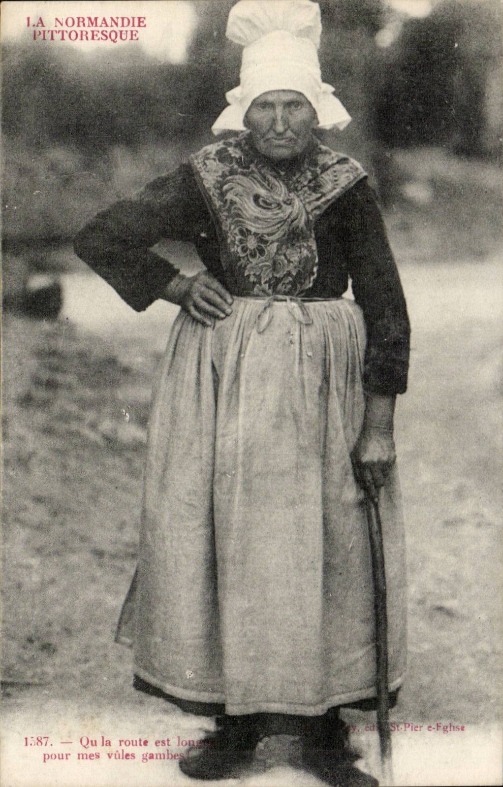 CPA La Normandie pittoresque Que la route est longue pour mes vules gambes (folklore coiffe costume)