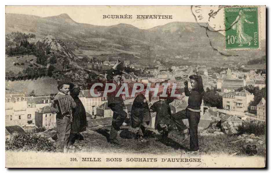 CPA Auvergne Bourree enfantine Mille bons souhaits (folklore coiffe costume accordeon)