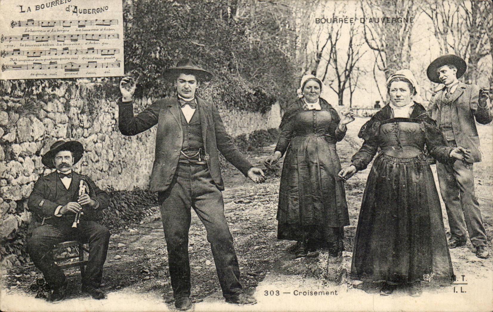 CPA Types d'Auvergne Bourree Croisement (folklore coiffe costume)