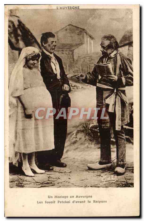 CPA Auvergne Un mariage Las fouait Petchai d'avant lu Raipens (folklore coiffe costume)