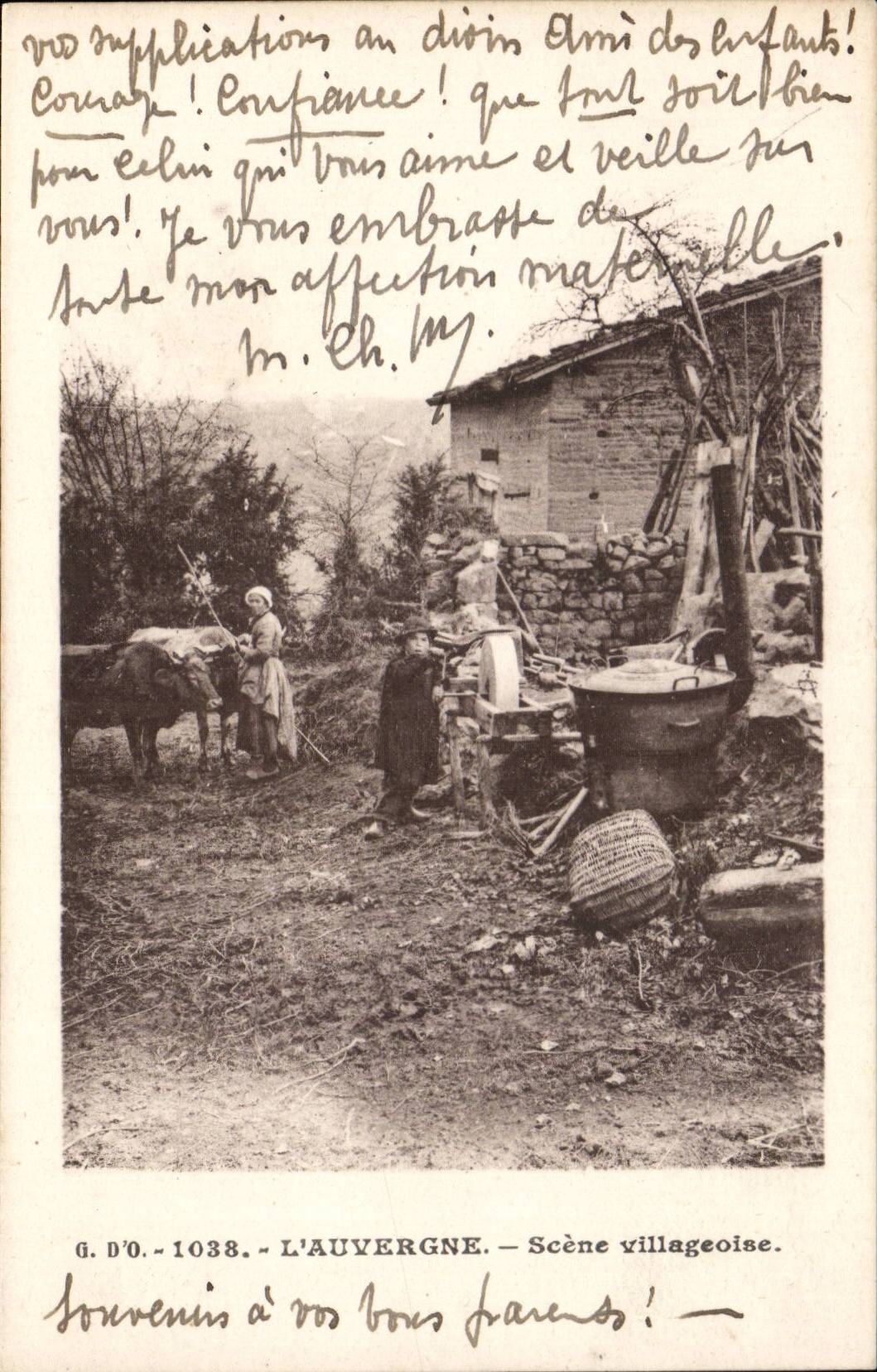 Auvergne CPA Scene villageoise (folklore costume)