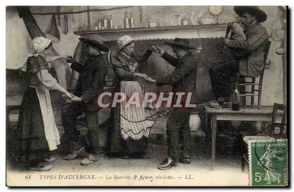 Types d'Auvergne CPA La bourree 3eme figure vis a vis (folklore costume)