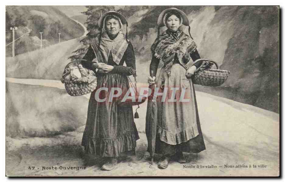 Notre Auvergne CPA Nonin a lo viollo Nous allons a la ville (folklore costume)