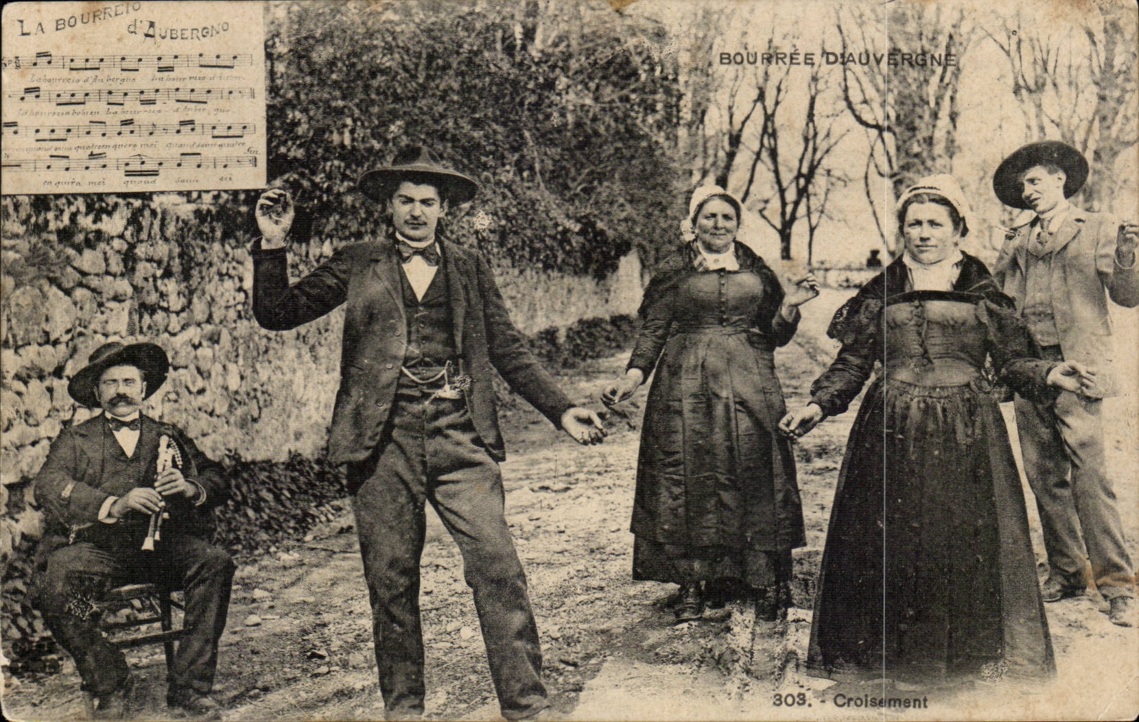 Notre Auvergne CPA La bourree (folklore costume danse)