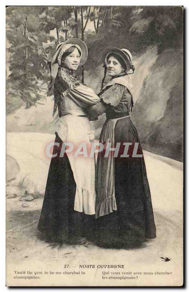 Nostre Ouvergne CPA Jeunes femmes (folklore costume)