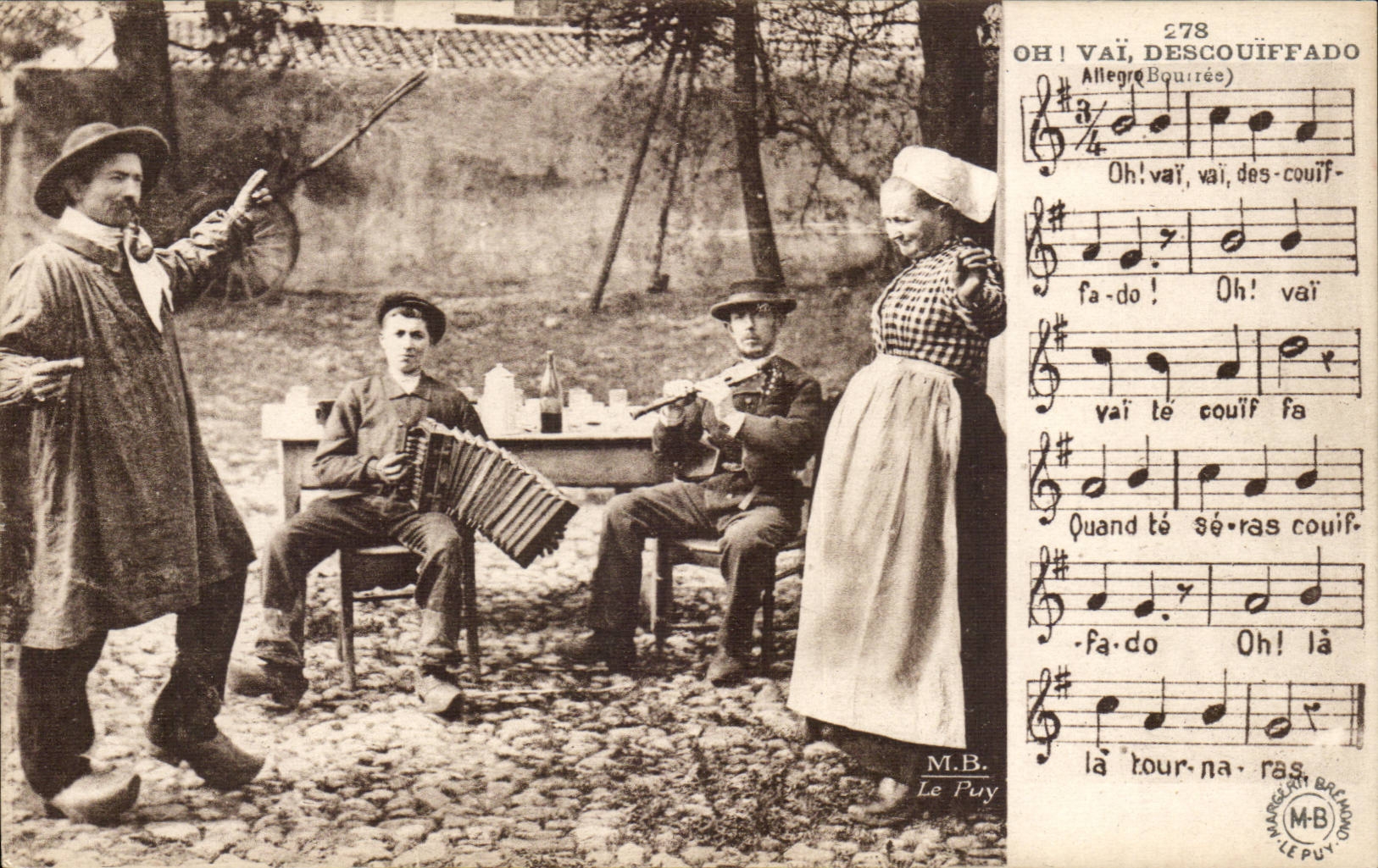 Auvergne CPA La bourree (danse folklore costume)