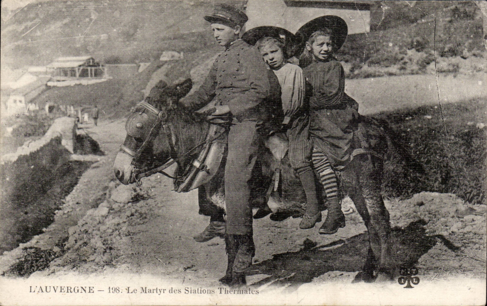 Auvergne CPA Le martyr des stations thermales (folklore costume ane donkey)