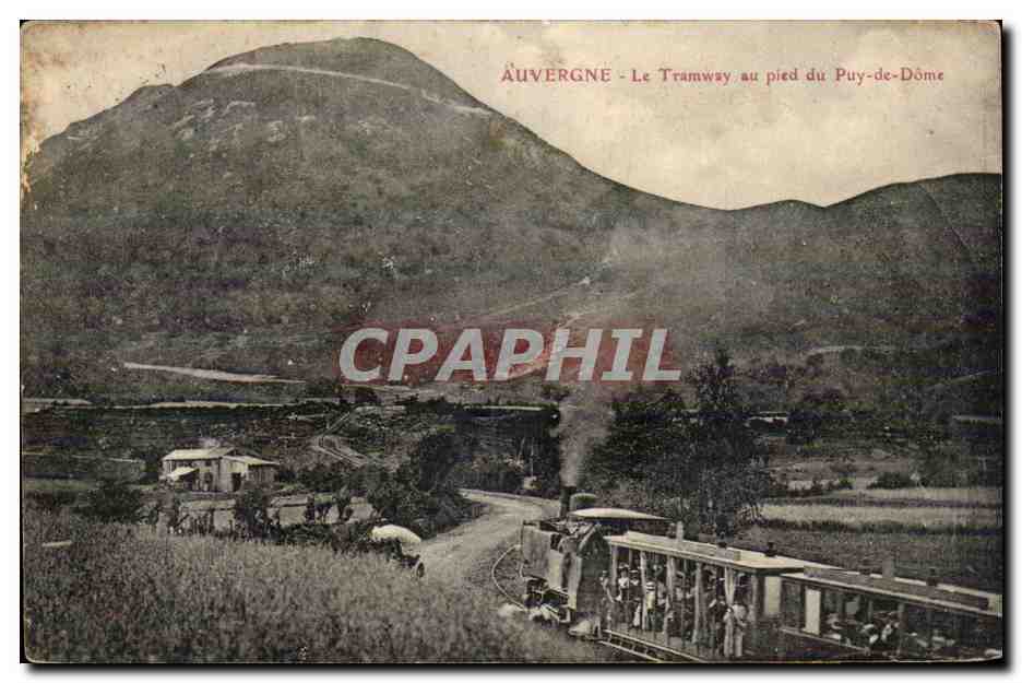 Auvergne CPA Le tramway au pied du Puy de Dome (train)