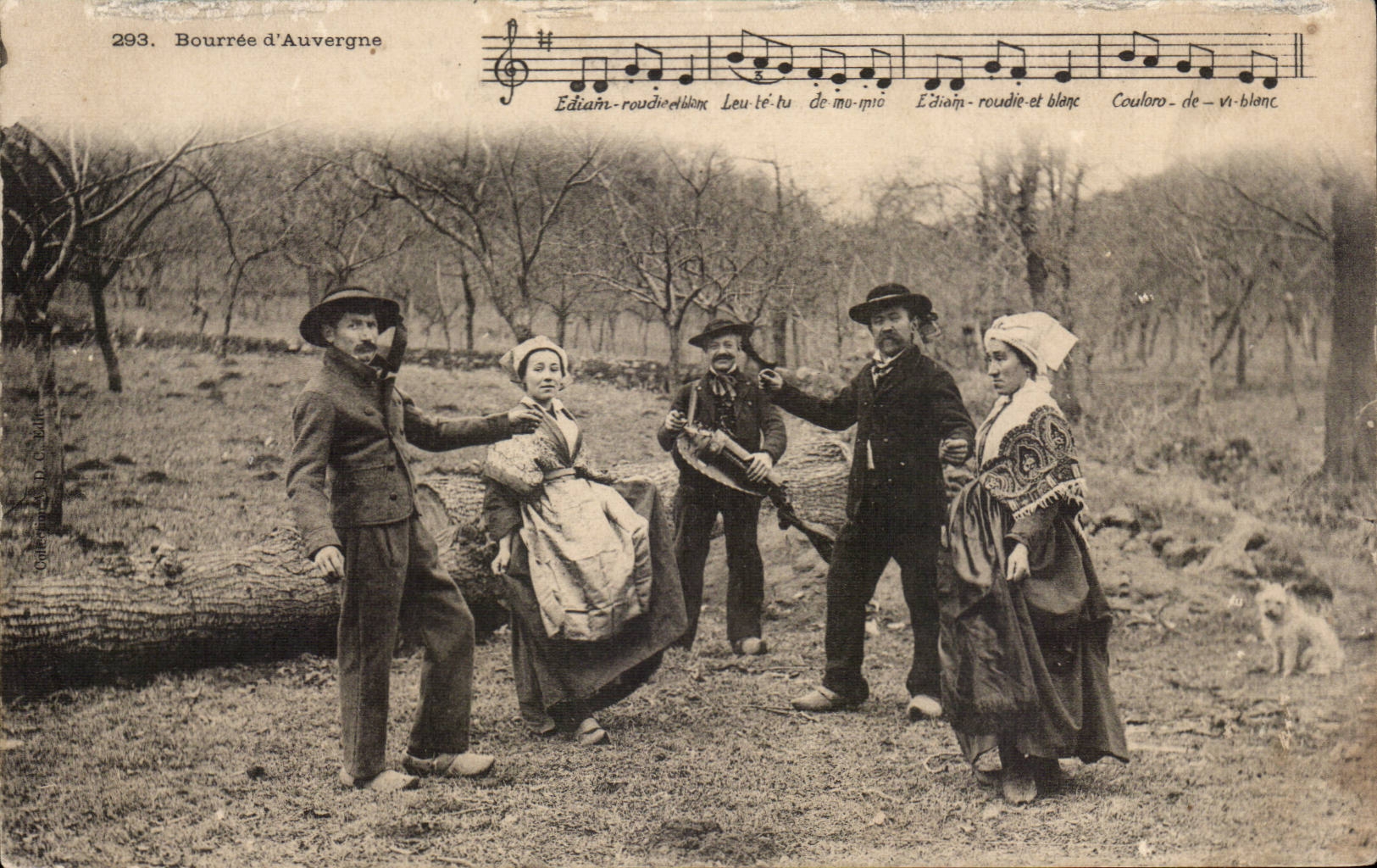 Auvergne CPA La bourree (folklore danse)