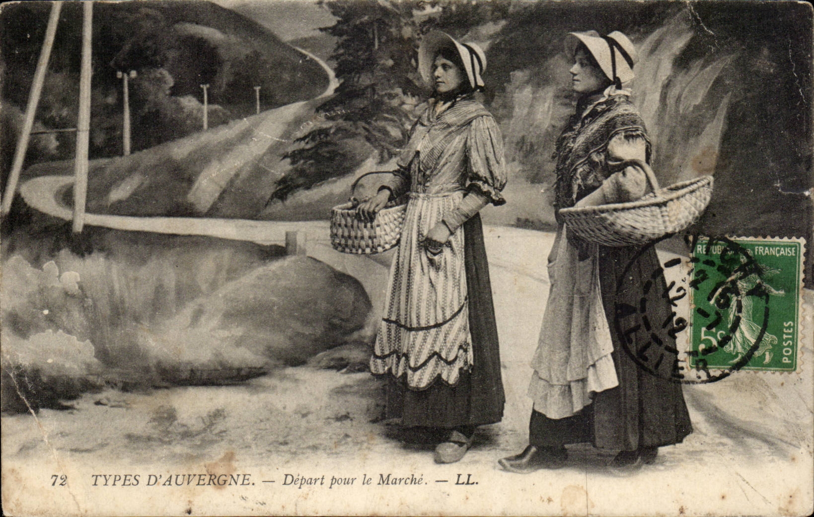 Auvergne CPA Depart pour le marche (folklore costume danse)