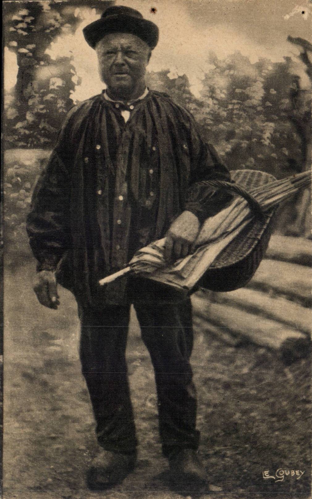 La Normandie CPA j'suis aussi fin qu'ceux qui me guettent (folklore costume)