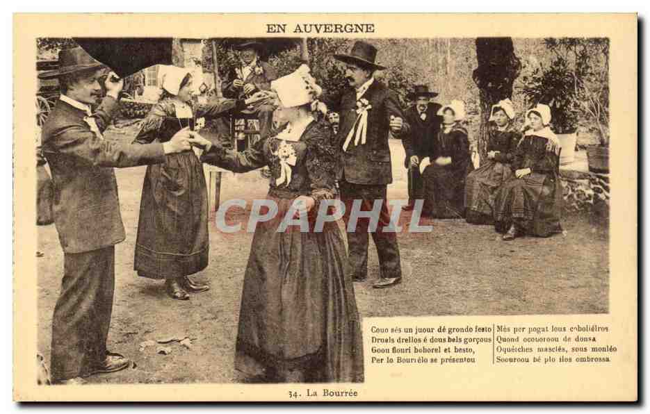 En Auvergne CPA La bourree (folklore costume)