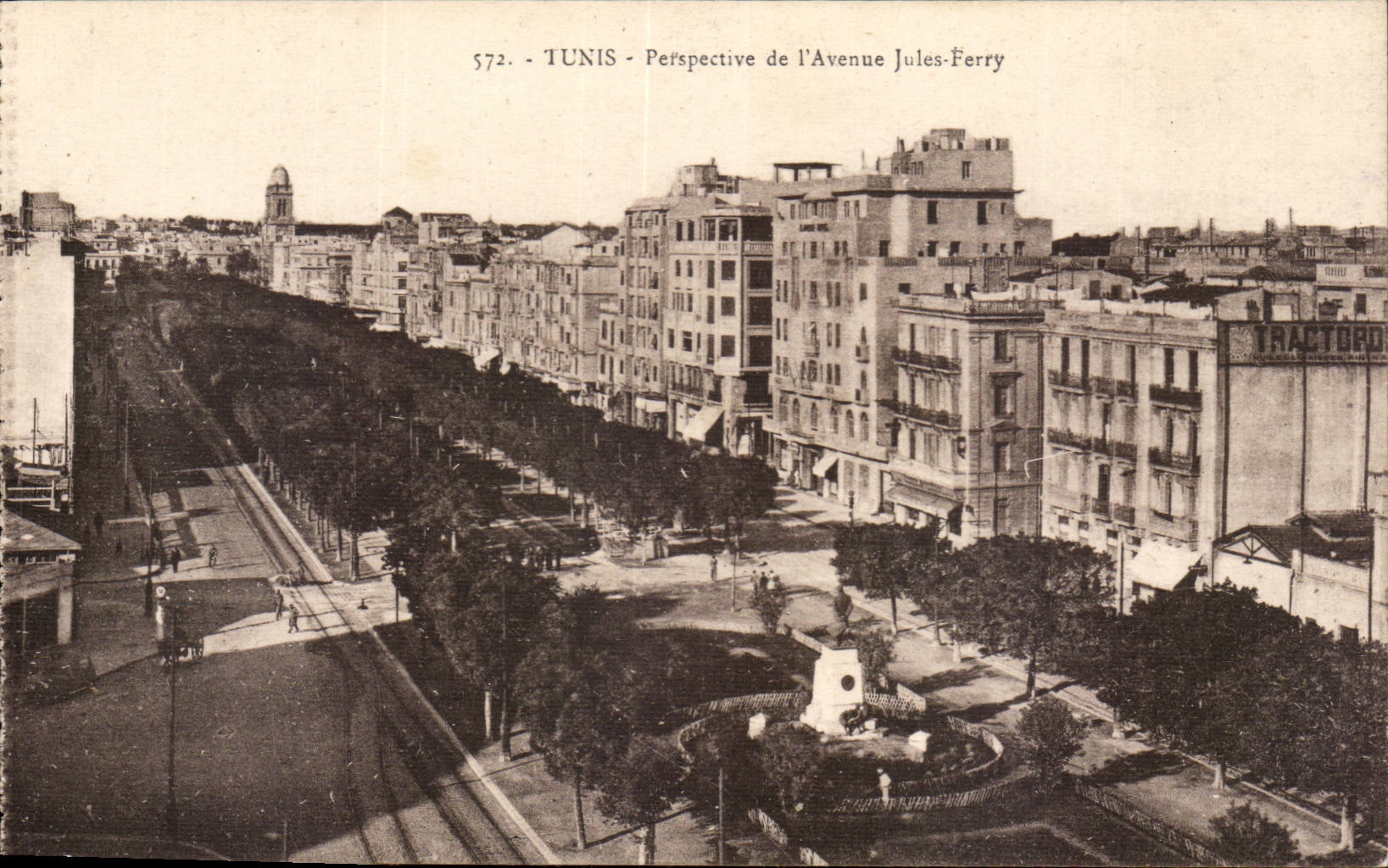 Tunisie CPA Tunis Perspective de l'avenue Jules Ferry