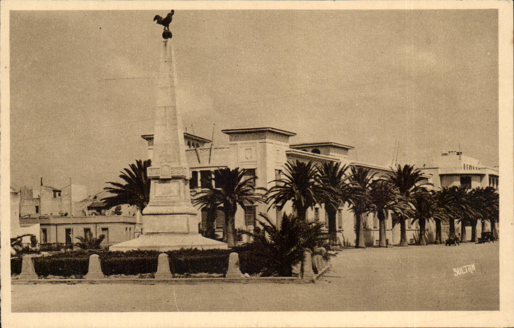 Tunisie CPA Bizerte Boulevard Front de mer et monument aux morts