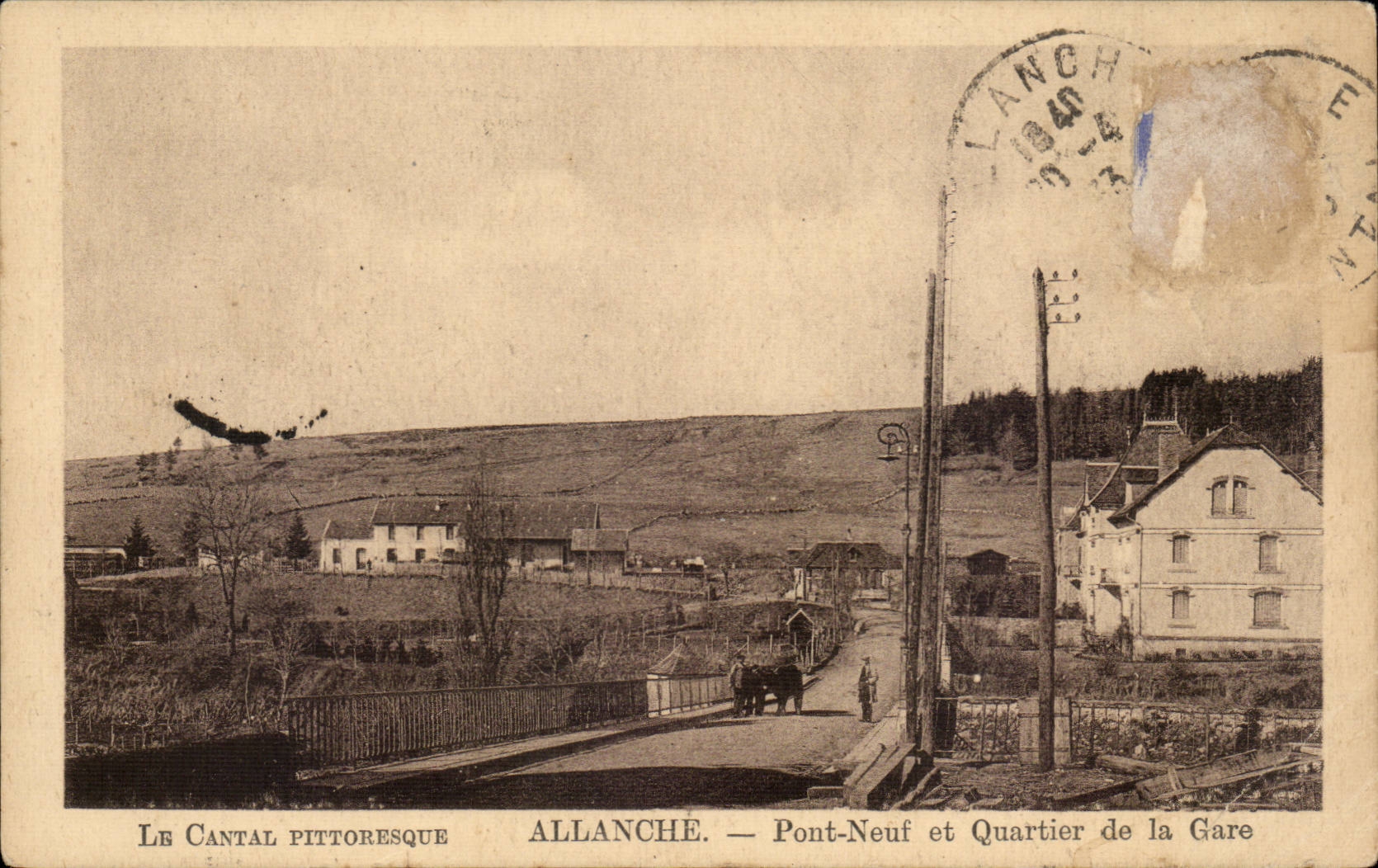 CPA Cantal Allanche Pont neuf et quartier de la gare
