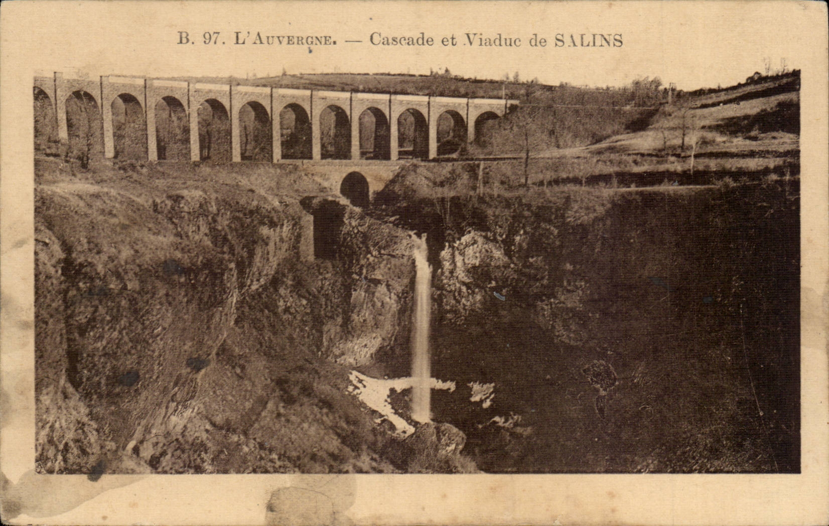CPA Auvergne Cascade et viaduc de Salins