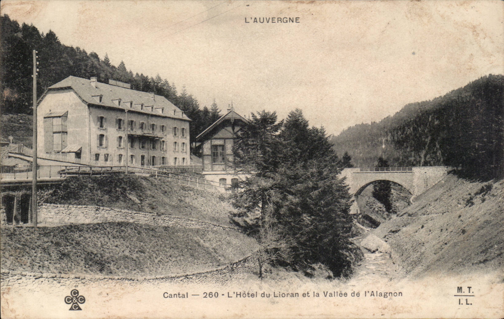 Auvergne Cantal CPA L'hotel du Lioran et la vallee de l'aRagnon
