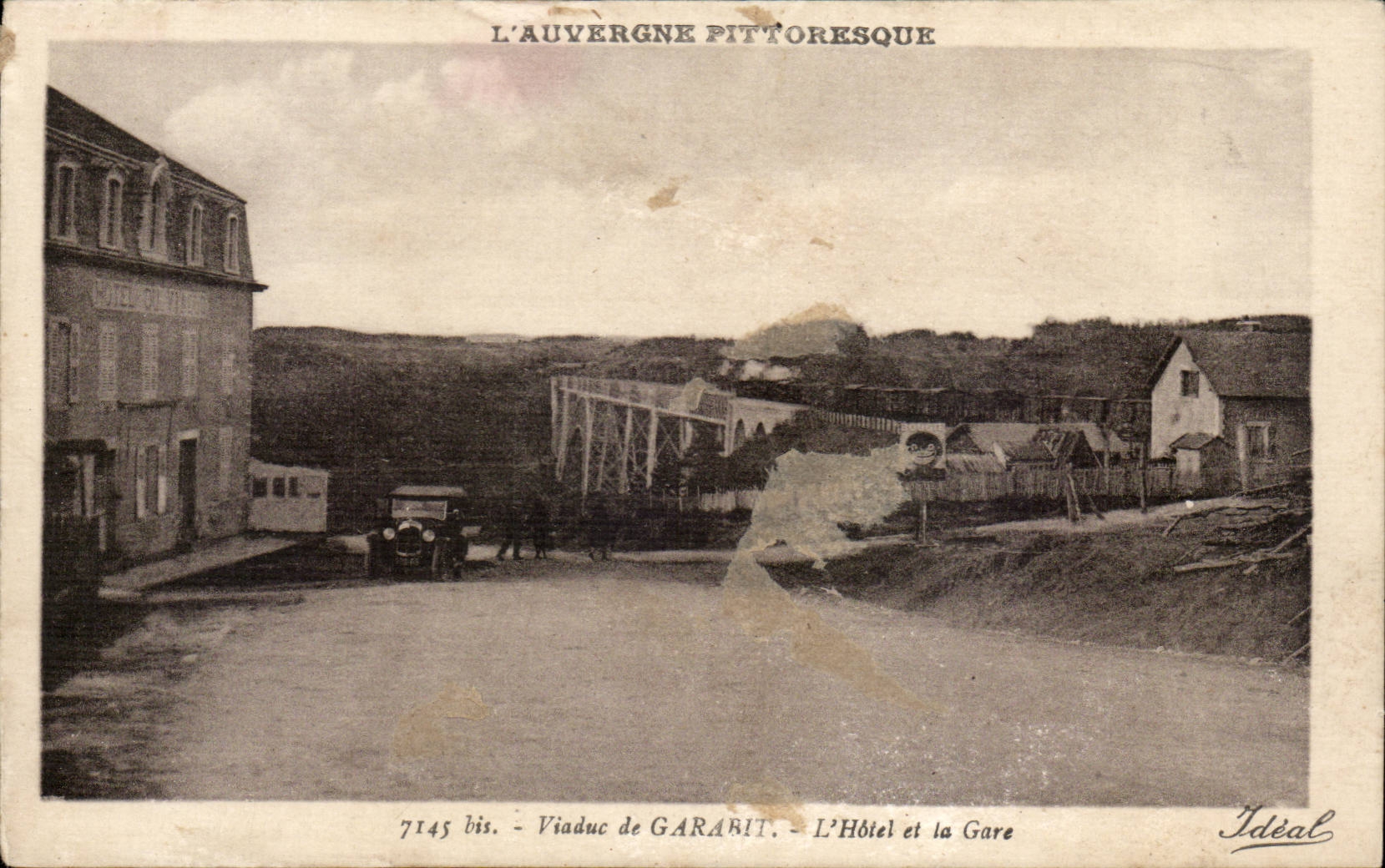 Auvergne Cantal CPA Viaduc du Garabit L'hotel et la gare