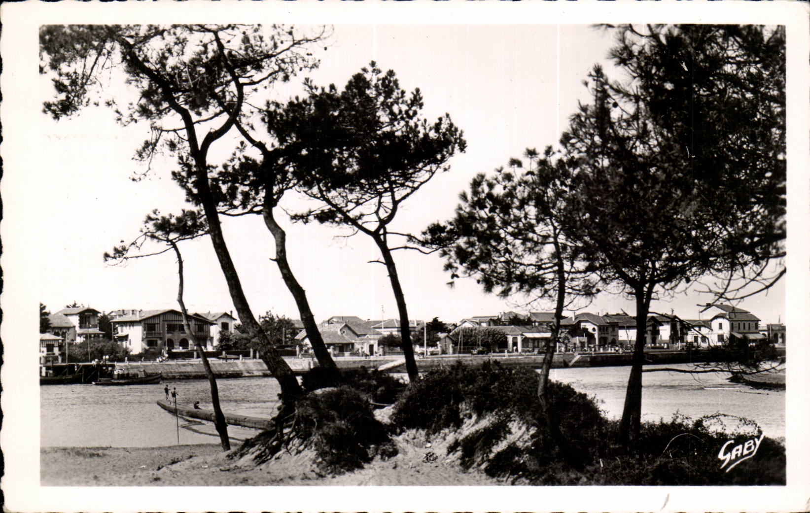 CApbreton CPM Vue sur l'avenue de la plage