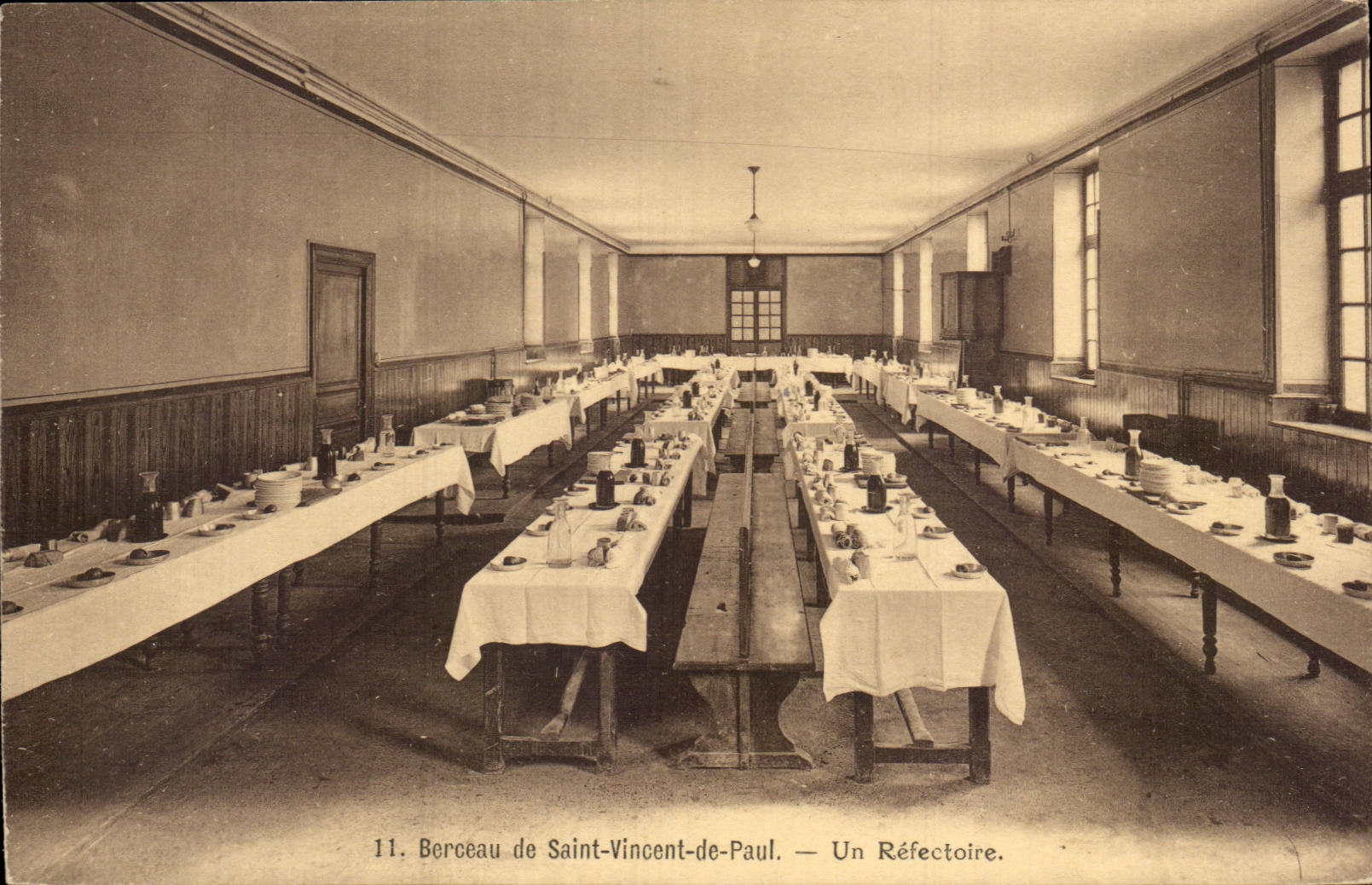 CPA Berceau de Saint Vincent de Paul Un refectoire
