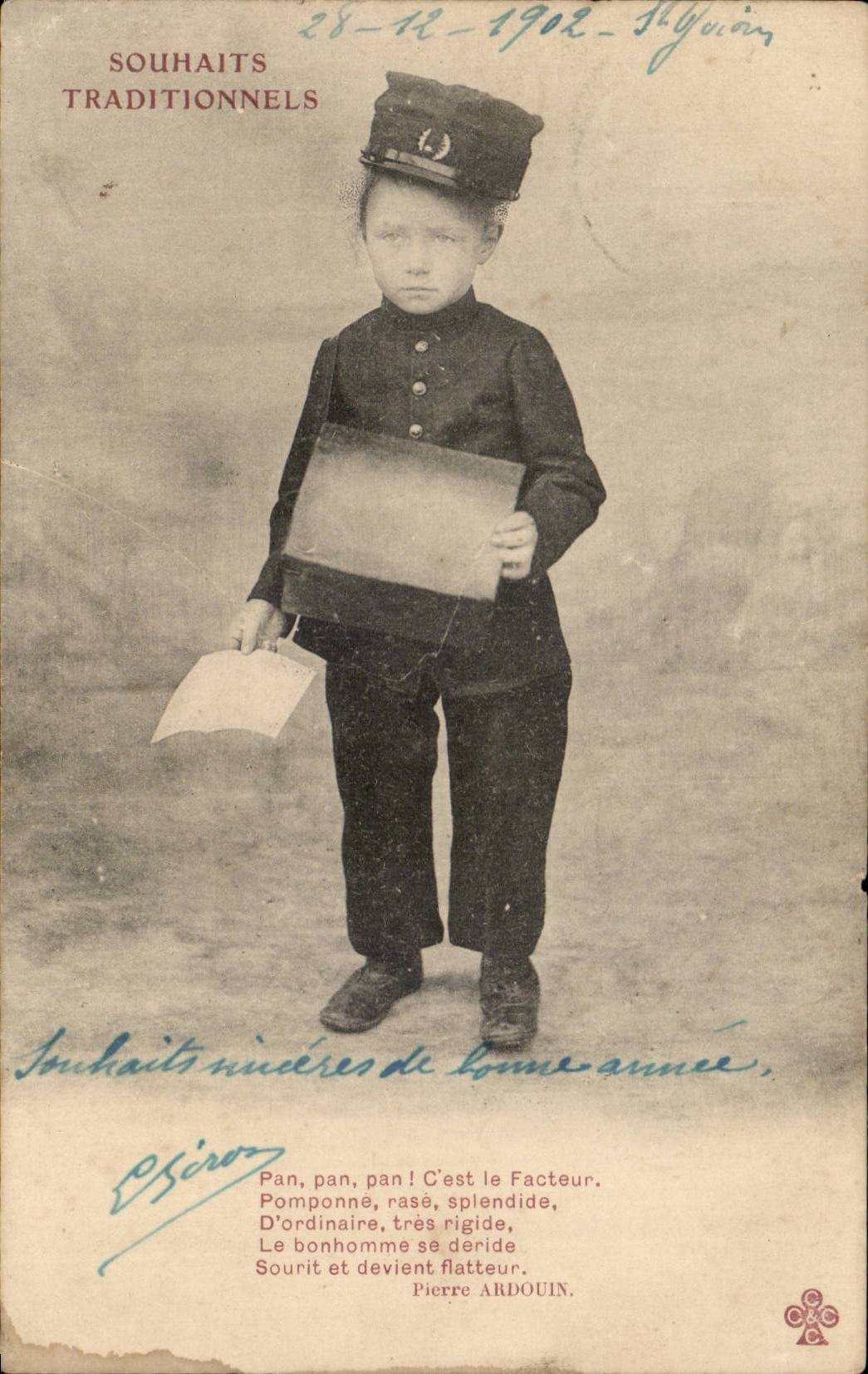 CPA Soihaits traditionnels Enfant (postier facteur)