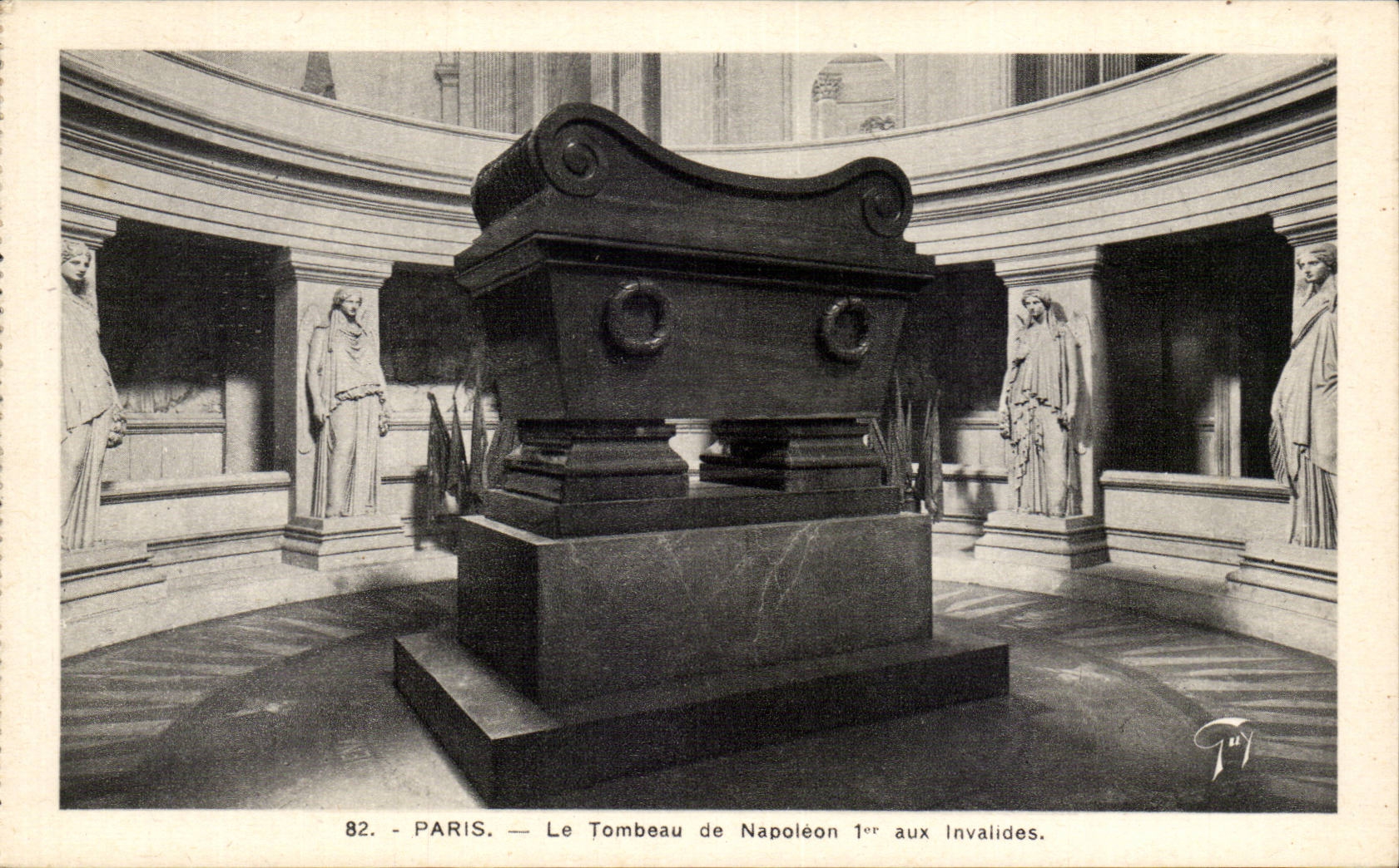 Paris CPA Le tombeau de Napoleon 1er aux Invalides