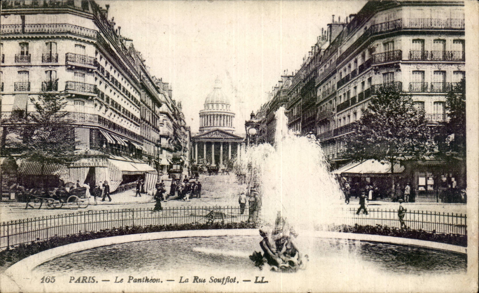 Paris CPA Le Pantheon La rue Soufflot