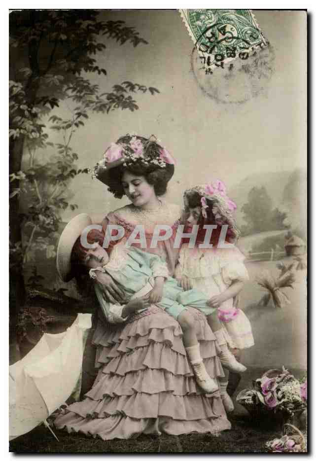 Femme avec deux enfants — scène de jardin — éditeur non visible
