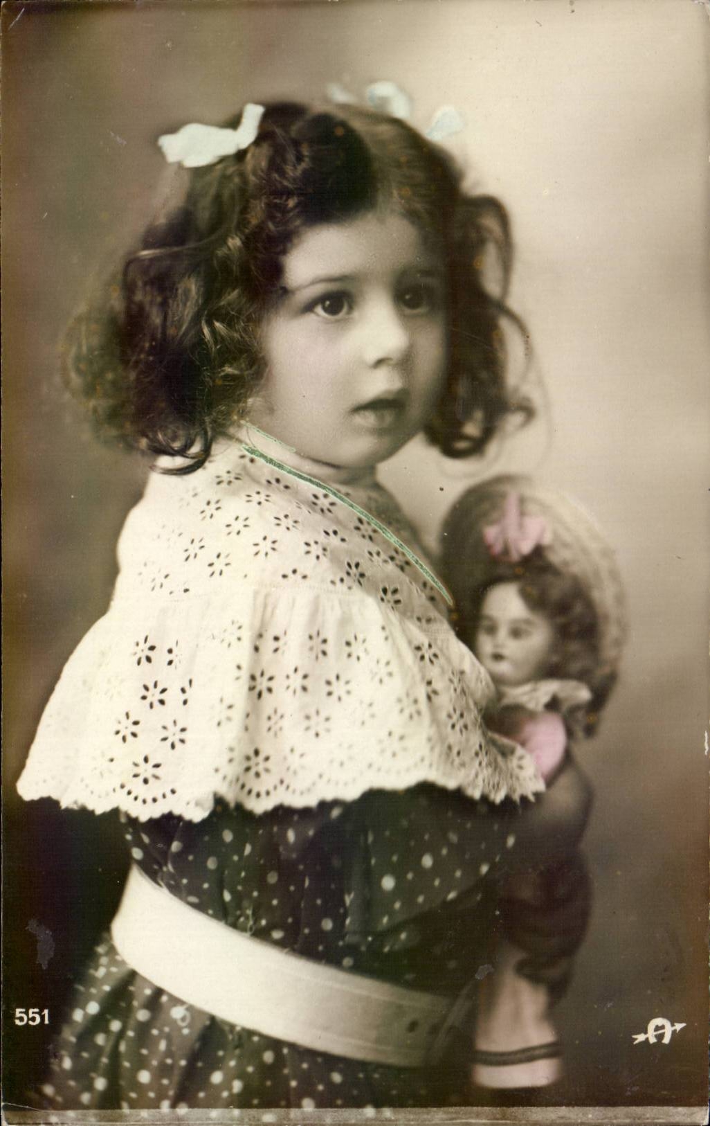 CPA Fantaisie Enfant et poupee
