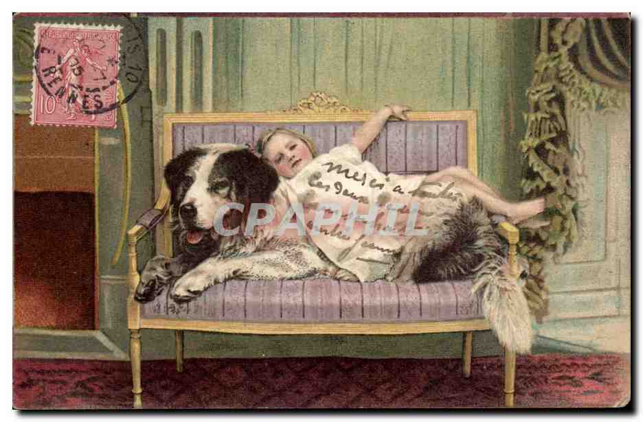 Frau und Hund auf einem Sofa — häusliche Szene — Verlag nicht sichtbar