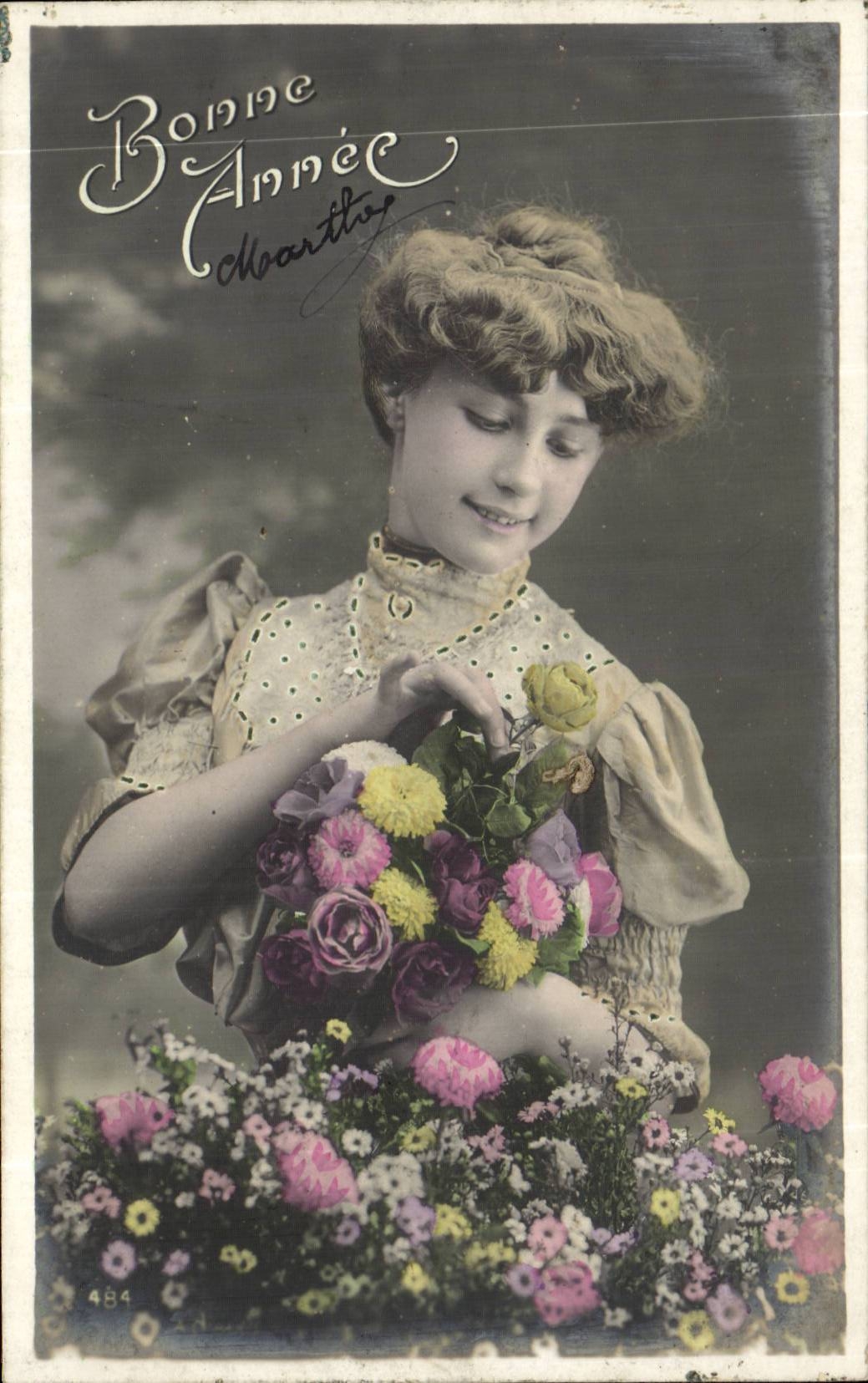 Jeune femme avec bouquet de fleurs — Bonne Année — éditeur anonyme, n° 484