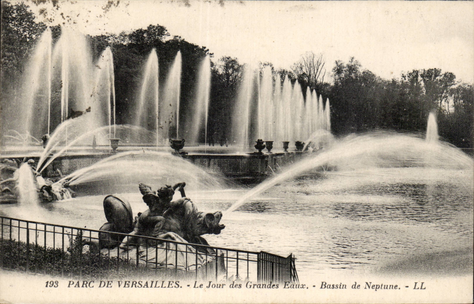 Parc de Versailles CPA Le jour des grande eaux Bassin de Neptune