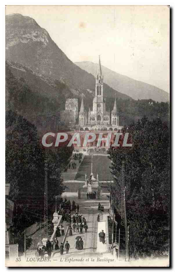 Lourdes CPA L'esplanade et la basilique