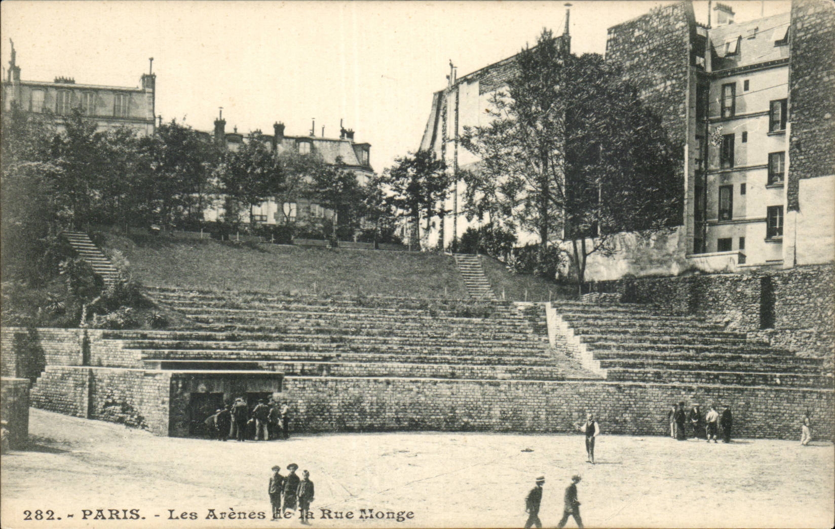 Paris CPA Les arenes et la rue Monge