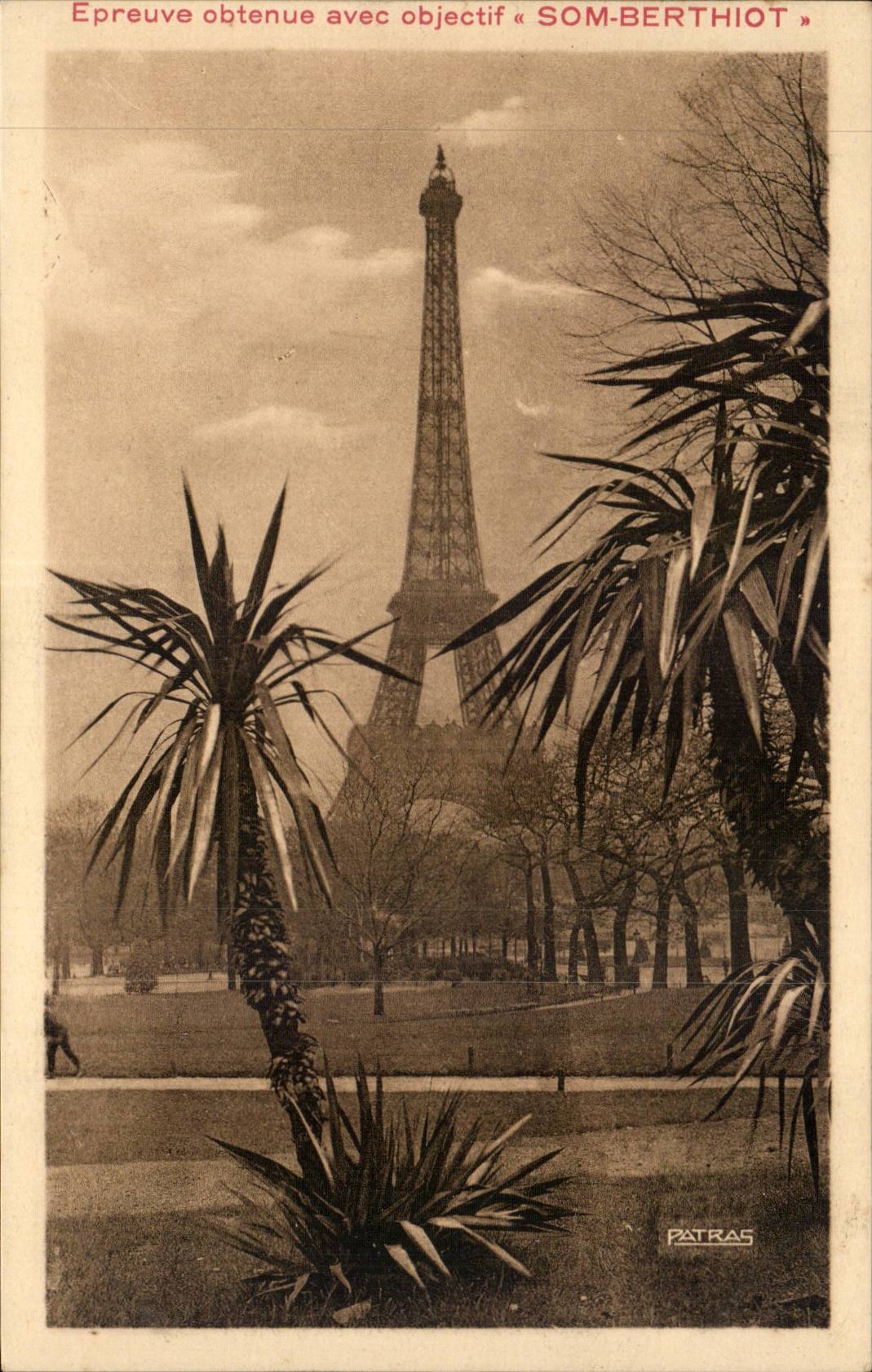 Paris CPA Tour Eiffel vue du jardin du Trocadero