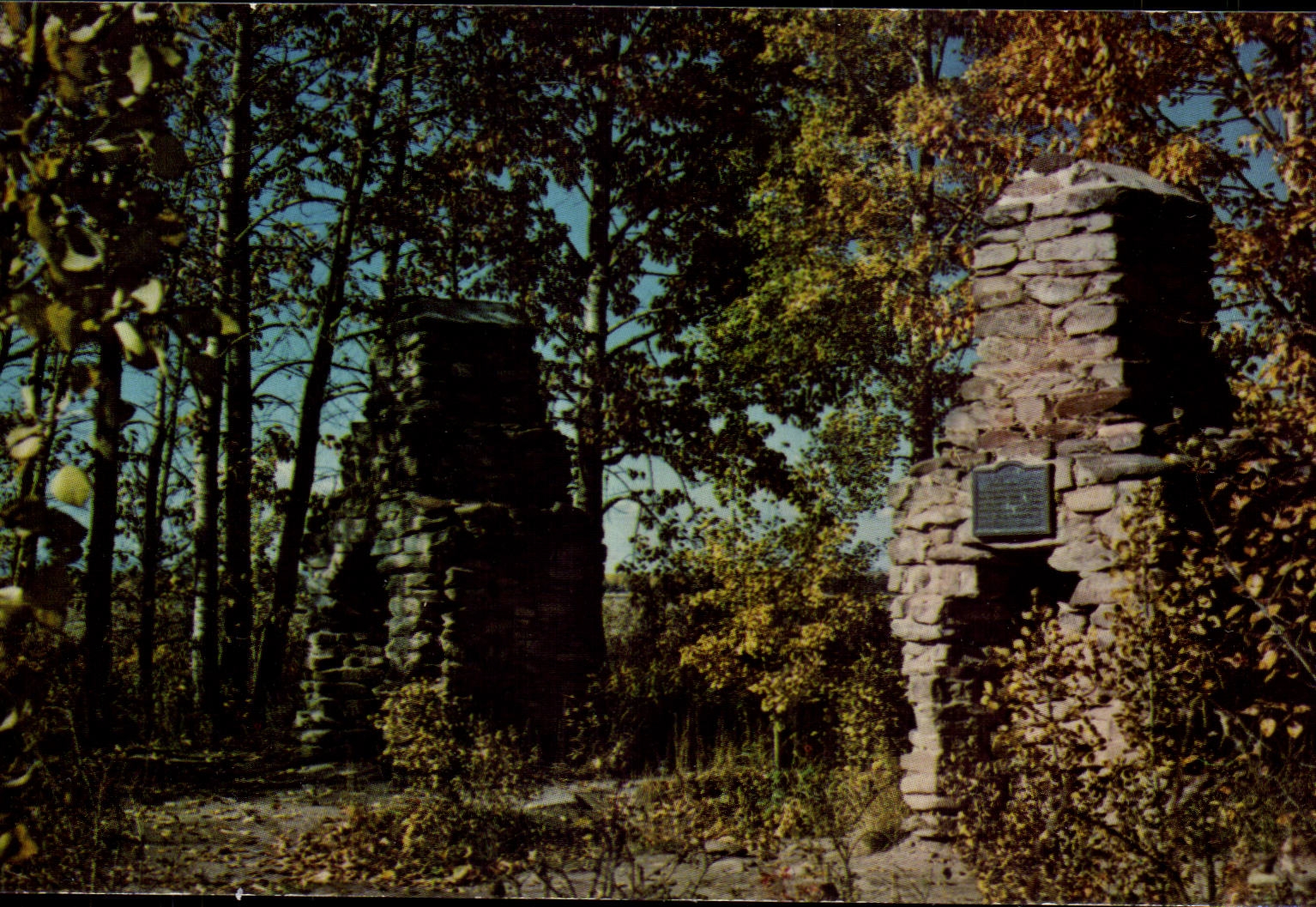 Chimneys du Fort de la Baie d'Hudson — site de Rocky Mountain House — éditeur Canadian Post Card Co. Ltd., Toronto, n° 53329-C