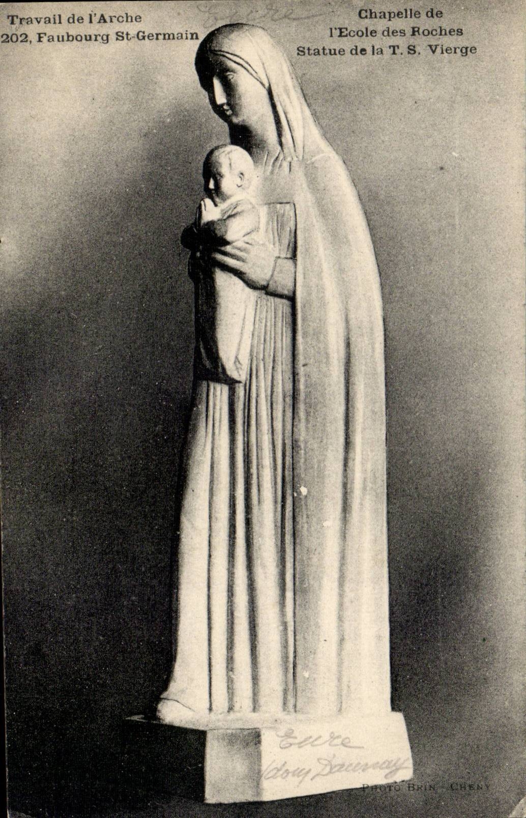 Statue de la Vierge à l'Enfant — Chapelle de l'École des Roches — Faubourg St-Germain — Photo Brin-Chéry