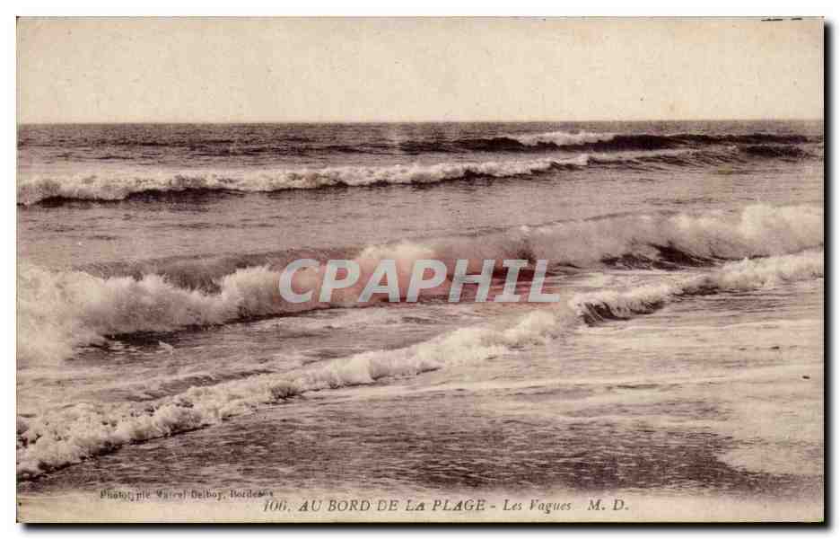 CPA Au bord de la plage Les vagues