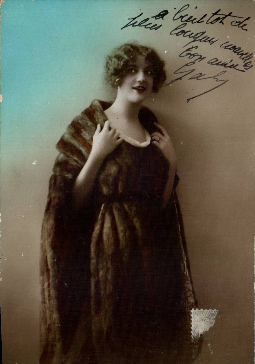 CPA Fantaisie Femme en fourrure