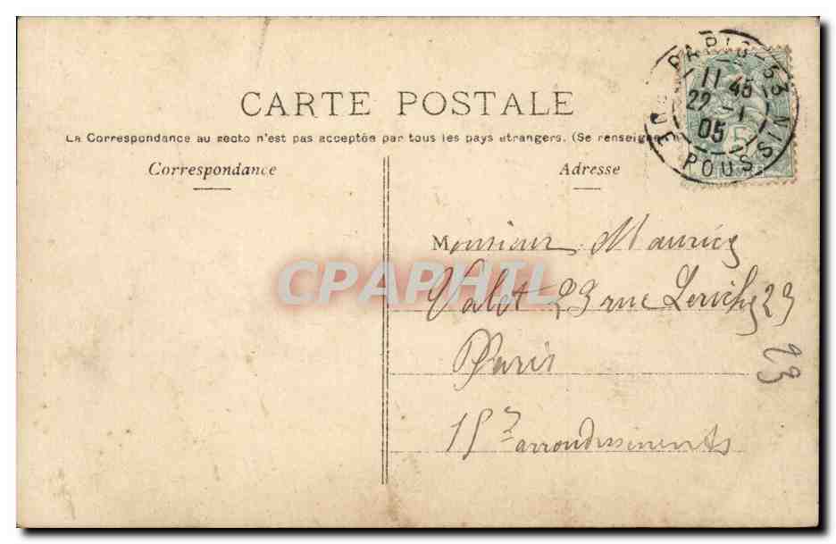 Femme souriante avec bouquet de fleurs — Anniversaire — Paris — Reverso