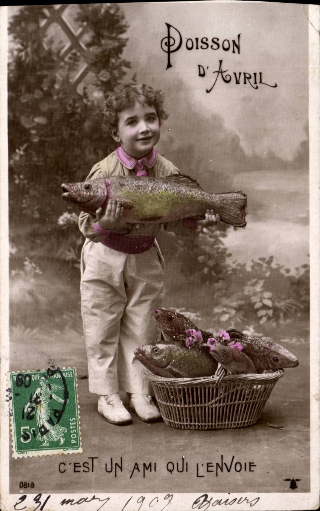 CPA Fantaisie Enfant Garcon Poisson Fish Poisson d'avril