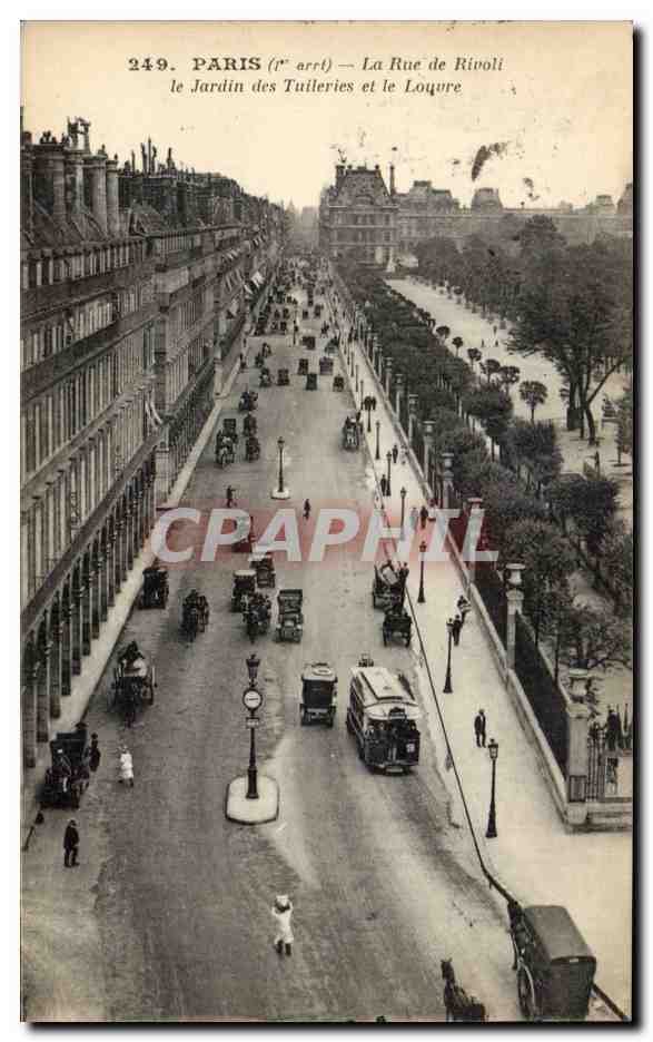 Paris CPA La rue de Rivoli le jardin des Tuileries et le louvre