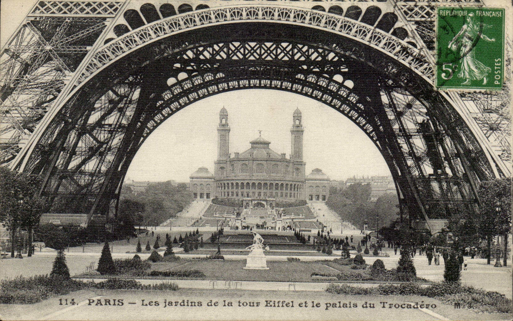 Paris CPA Le Trocadero vu sous la Tour Eiffel