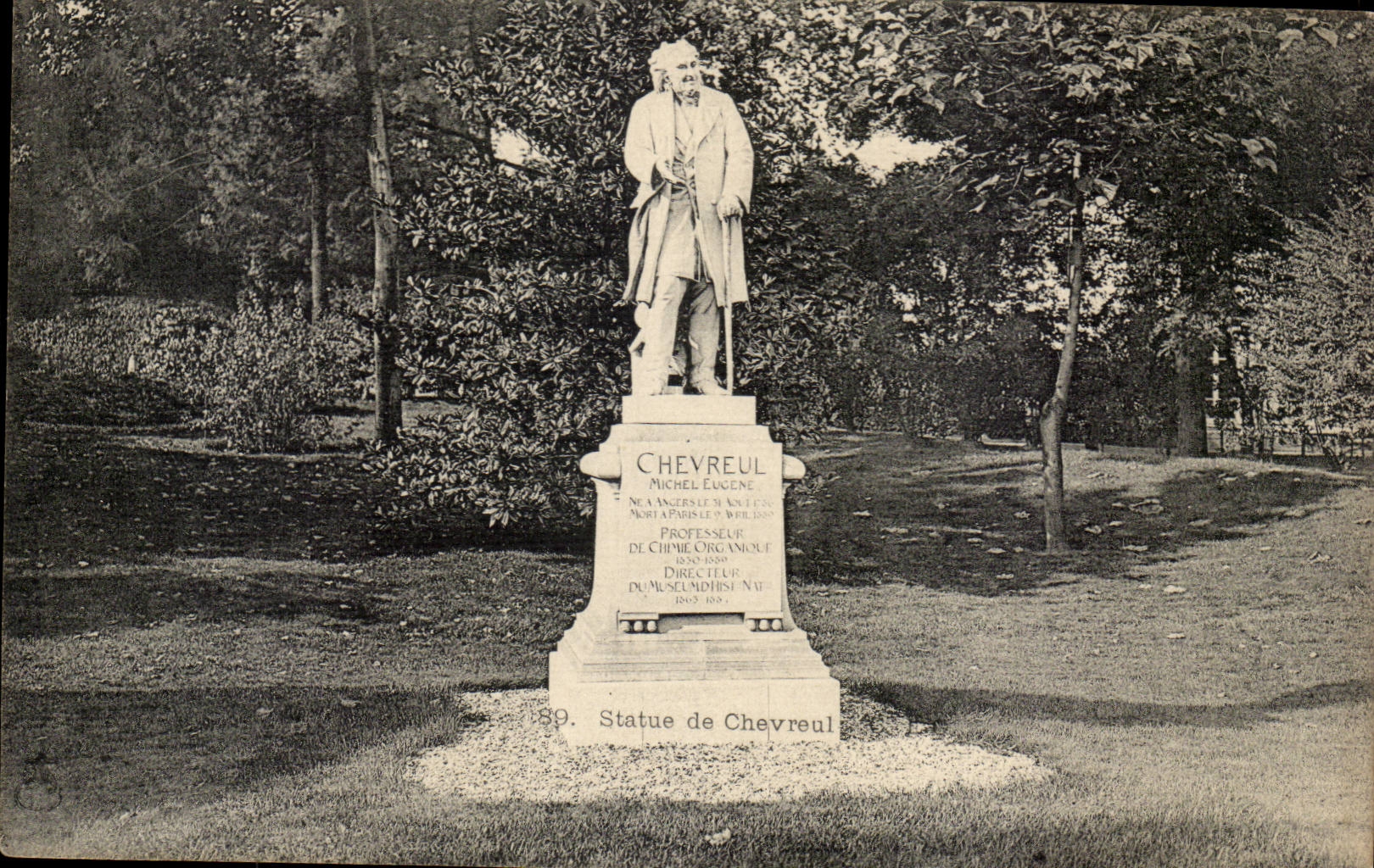 Paris CPA Statue de Chevreul directeur du Museum d'histoire naturelle
