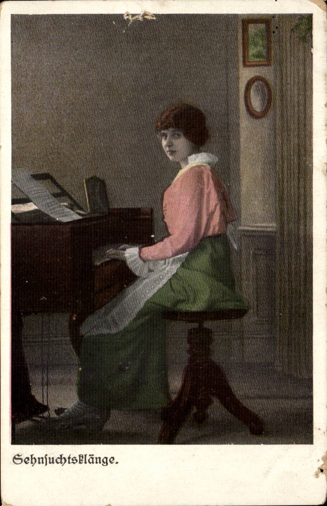CPA Fantaisie Femme au piano