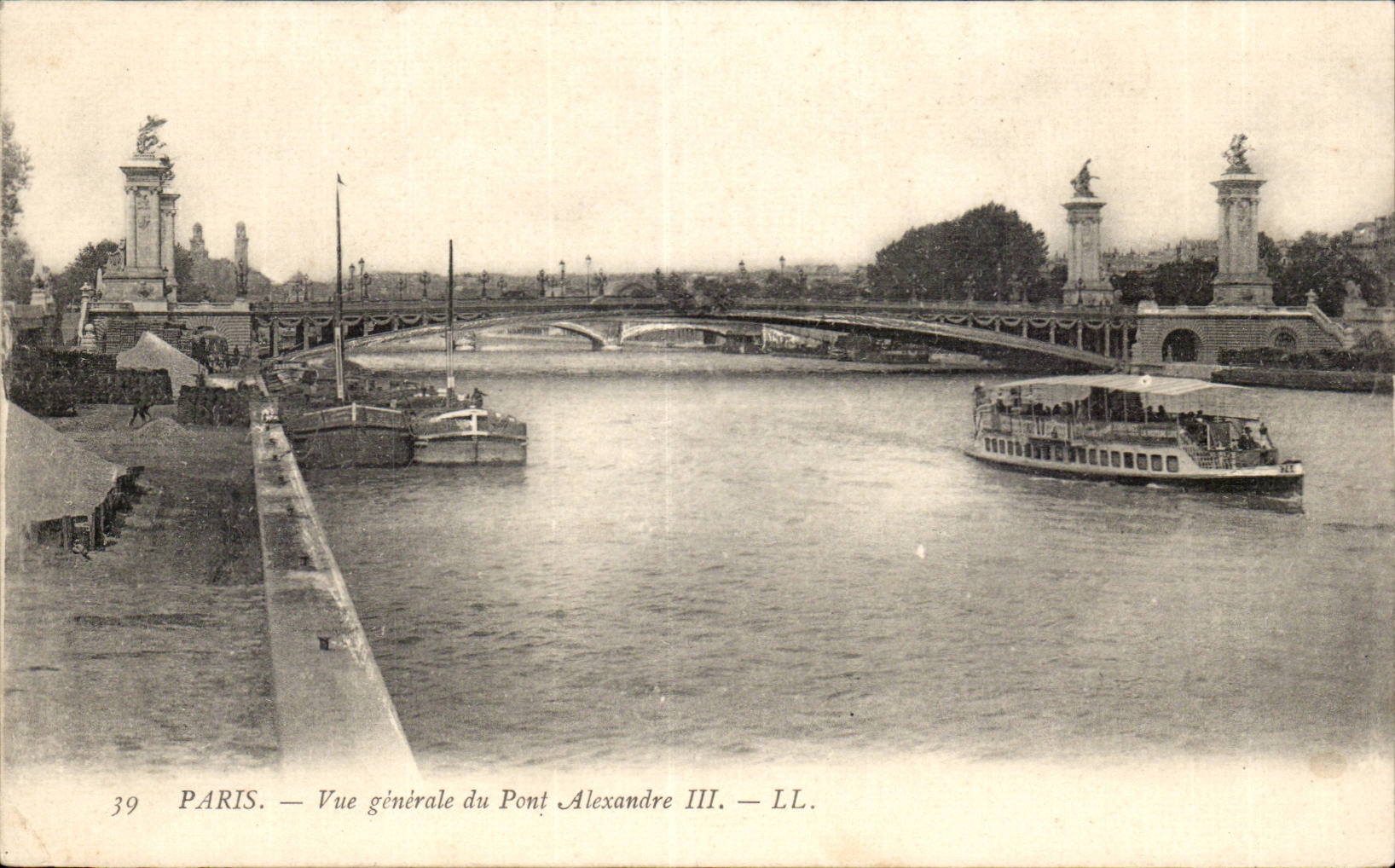 Paris CPA Vue generale du pont Alexandre III