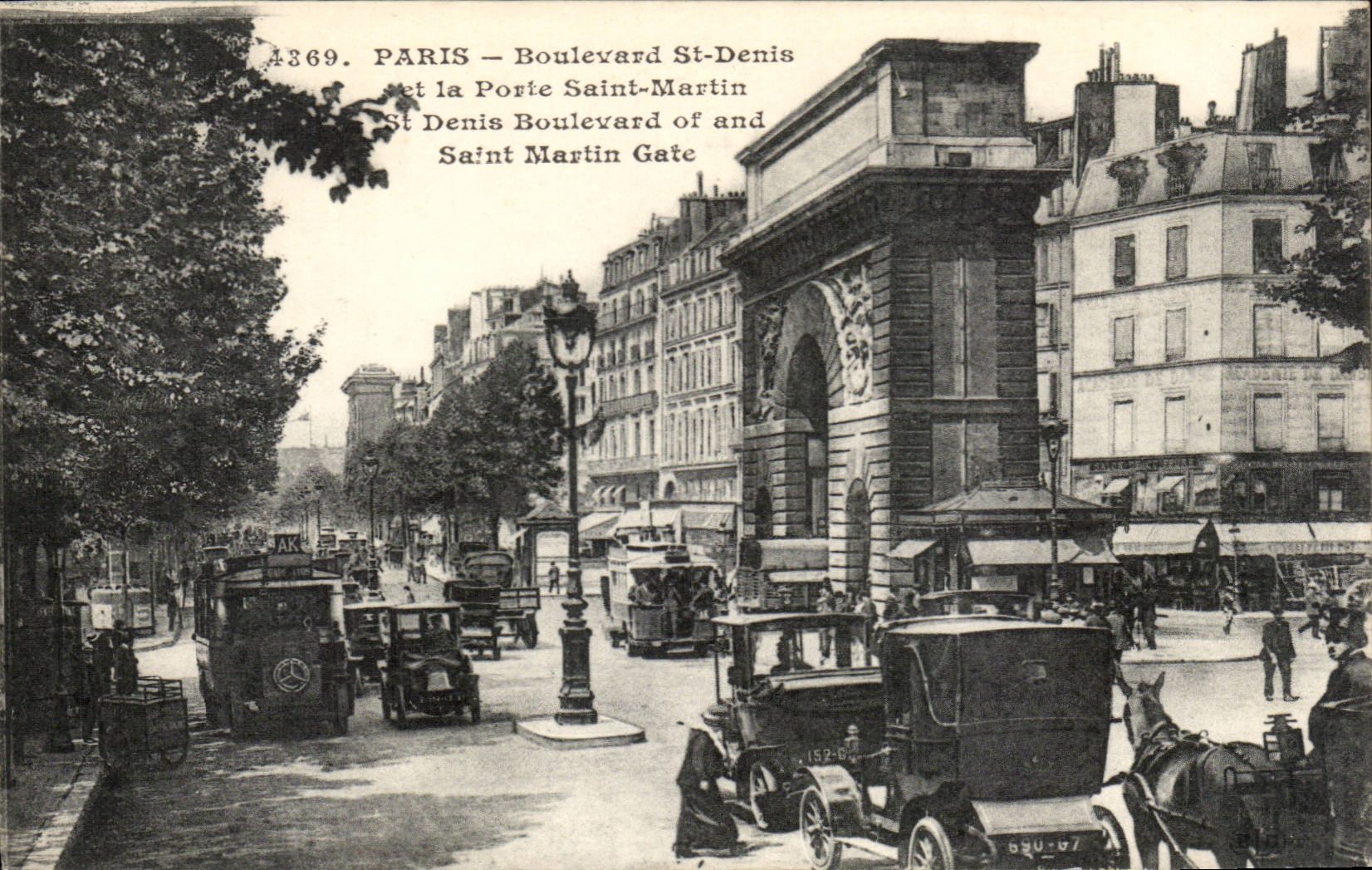 Paris CPA Boulevard St Denis et la porte Saint Martin 