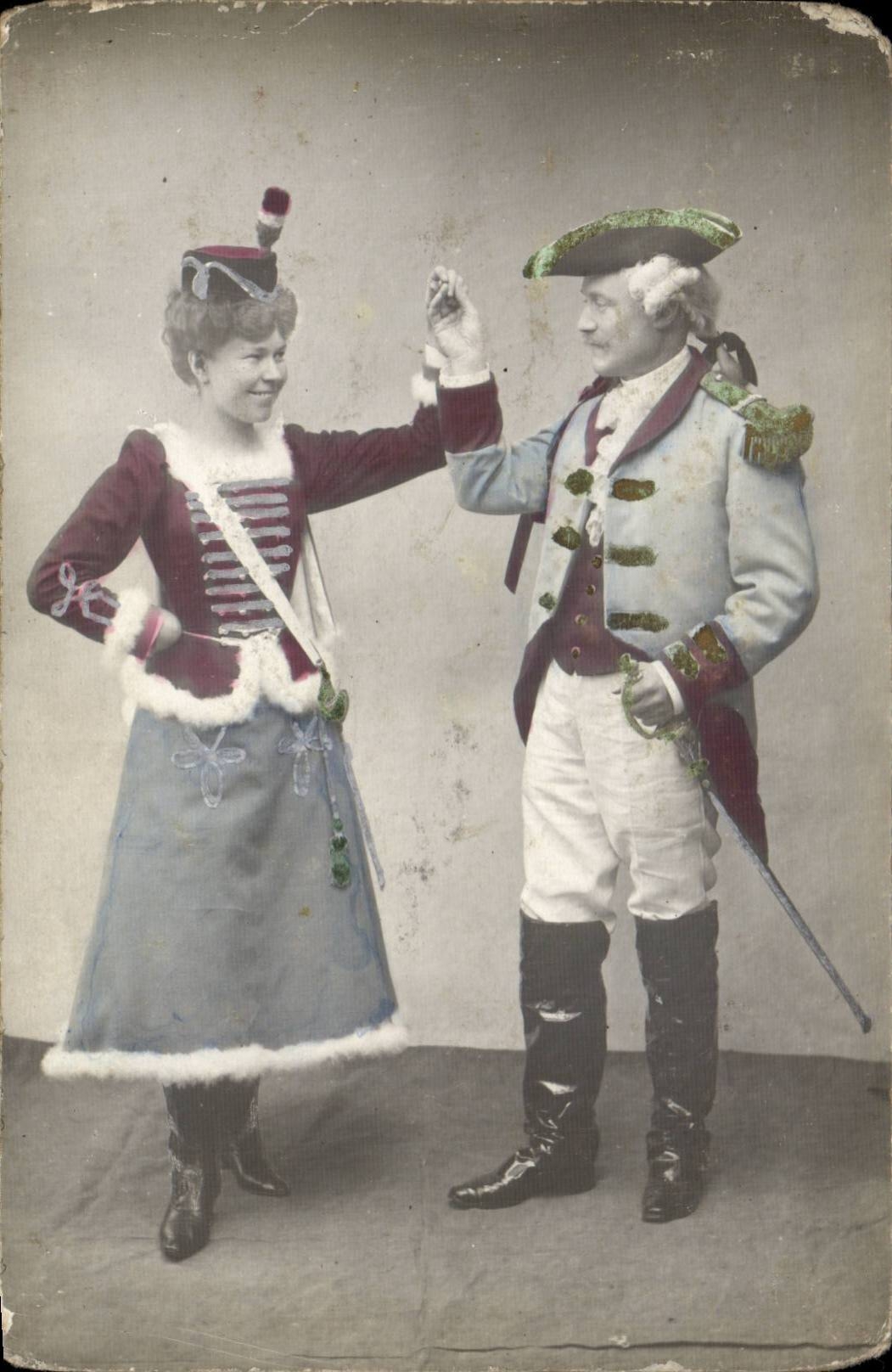 CPA Fantaisie Femme (uniforme)